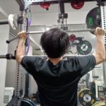 ラットマシンプルダウンをするKさん